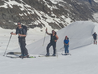 Bild 29 Aufstieg zum Trapez P. 2743m