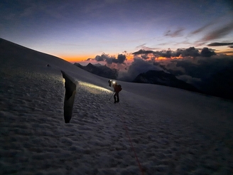Aufstieg bei Sonnenaufgang zum Grossvenediger   Kopie